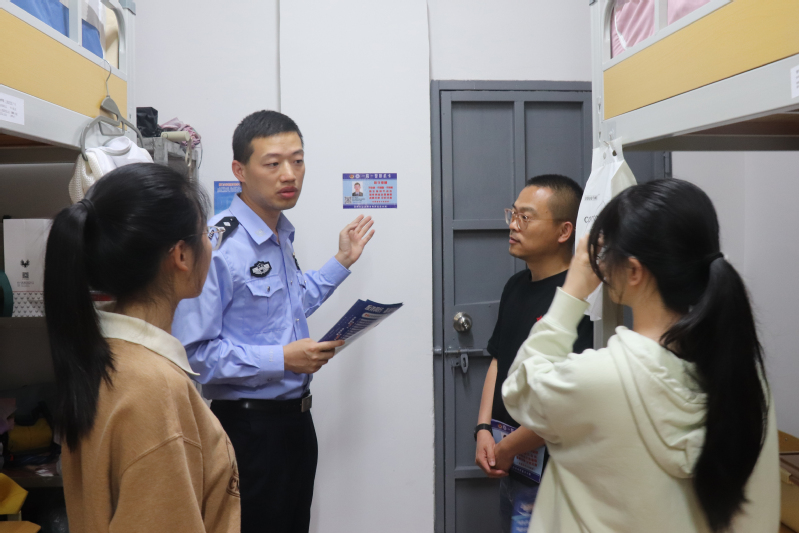警校携手进园区  反诈宣传入人...